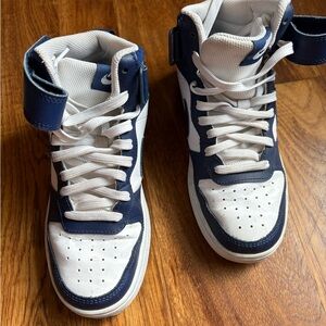 Boys Nike Court Borough 2 High Top size 4 youth.
